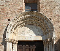 Portale della chiesa di Santa Maria di Propezzano.