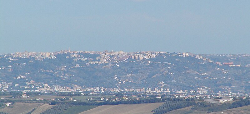 File:Chieti 2005 by-RaBoe 001.jpg