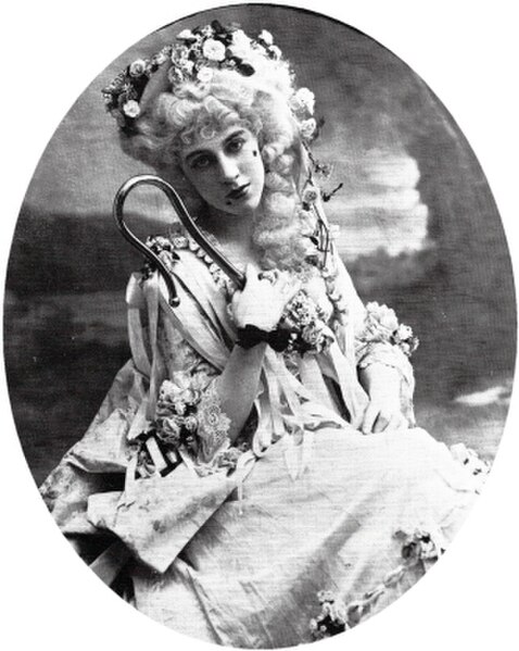 Clara Dow as Phyllis in Iolanthe c. 1908