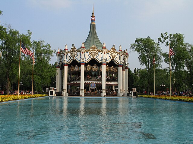 Image: Columbia Carousel at Six Flags Great America, 2005