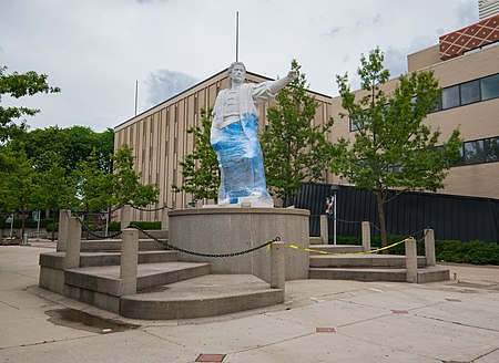 Columbus State statue 01