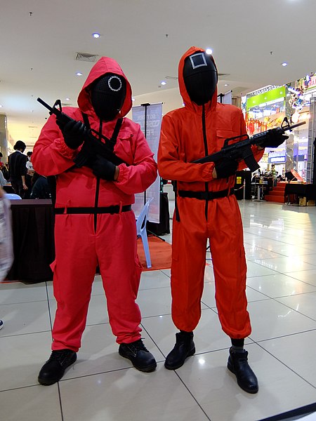 File:Cosplay of Squid Game Guards at Sutera Cosplay Fest 2021.jpg