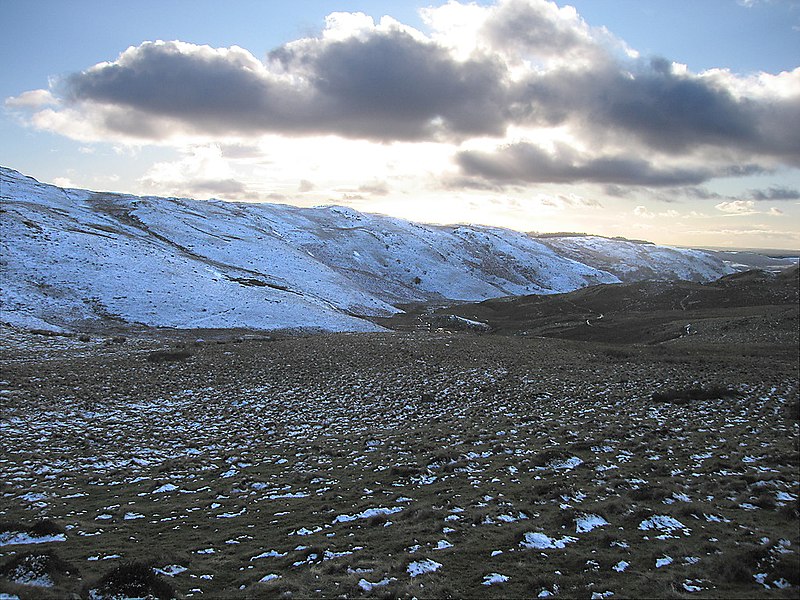 File:Cwm Egnant - geograph.org.uk - 1706422.jpg