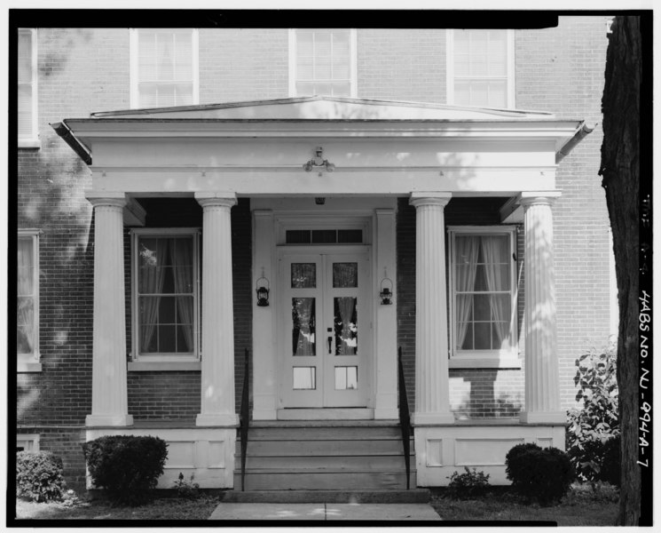 File:DETAIL VIEW OF MAIN ENTRY AND PORCH LOOKING WEST (afternoon) - Tide Mill Farm, House, 100 Tide Mill Lane, Salem, Salem County, NJ HABS NJ,17-SAL.V,7A-7.tif