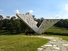 The Interrupted Flight monument at the October in Kragujevac Memorial Park Da.se.ne.zaboravi.jpg