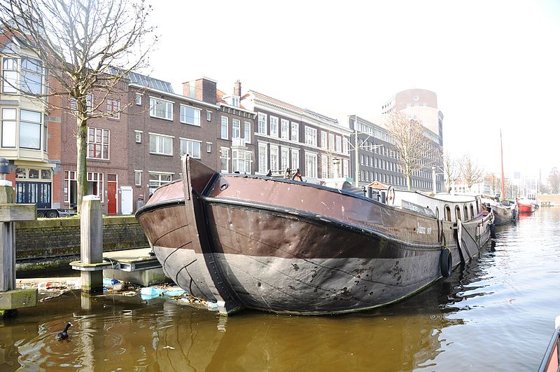 File:De JULIANA uit 1909 voor de wal aan het Zieken in Den Haag (04).JPG