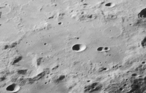 Another oblique view from Lunar Orbiter 4 De La Rue crater 4165 h1.jpg