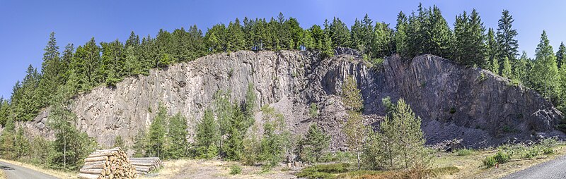 File:Der Krummetalstein am Streitberg bei der Ohratalsperre.jpg