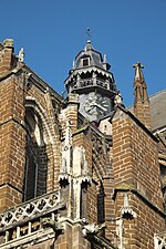 Cimborrio con reloj de Sint Sulpitiuskerk en Diest