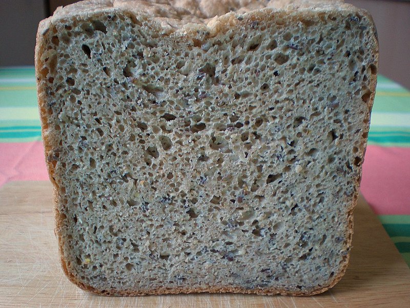 File:Dinkelbrot mit Sesam und Leinsamen (3998086174).jpg