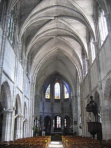 Het schip van de Saint-Pierrekerk.