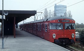 1978年，使用第二代哥本哈根市郊鐵路列車的哥本哈根市郊鐵路A線列車停靠在溪田站。