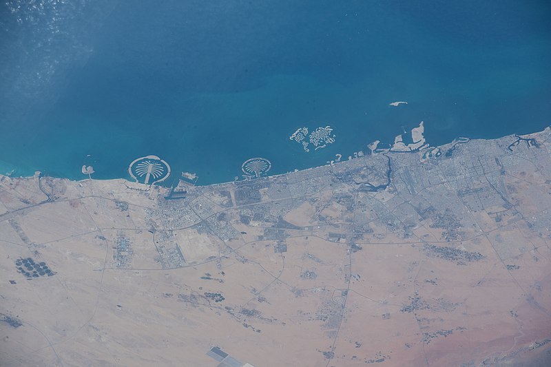 File:Dubai from space (iss066e126122).jpg