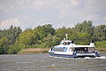 Nederlands: Waterbus WITTE DE WITH vertrekt bij de halte Ridderkerk op de Noord en gaat de Nieuwe Maas op bij de splitsing met de lek.