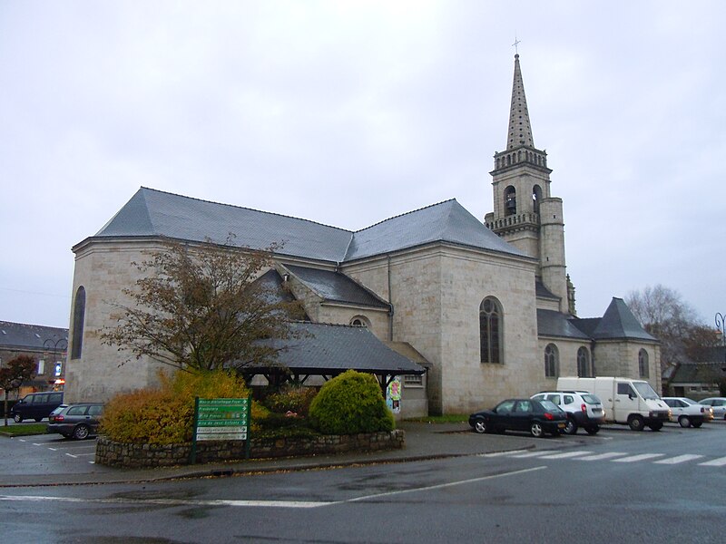 File:Eglise paroissiale de Querrien.JPG