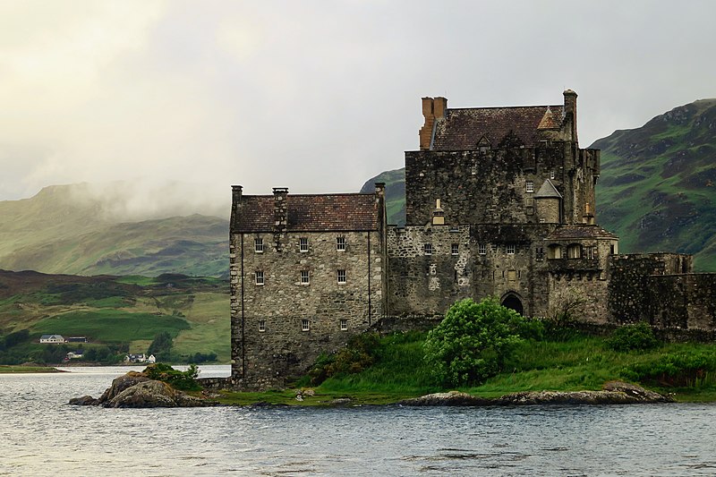 File:Eilean Donan Castle, Dornie, United Kingdom (Unsplash ZHF033ykCx8).jpg