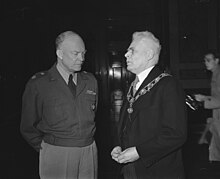 Supreme Allied Commander Europe General of the Army Dwight D. Eisenhower and Mayor of Rotterdam Pieter Oud during a meeting at the Rotterdam City Hall on 21 November 1951.