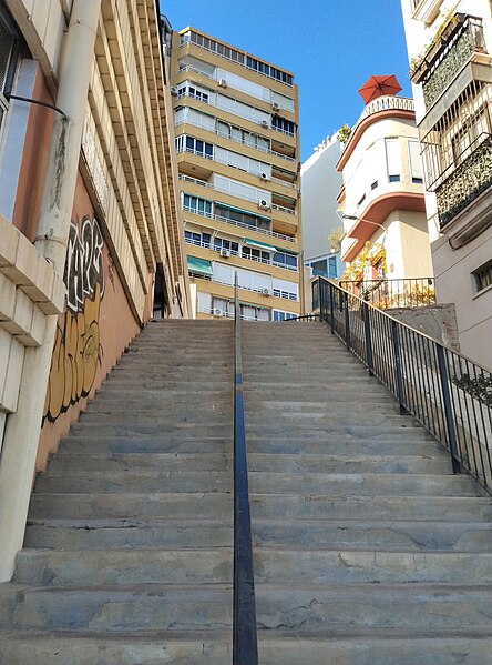 File:Escaleras Calle San Cayetano, Alicante.jpg