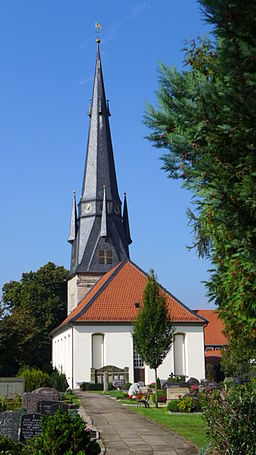 Eime, St. Jakobus, Kirchenschiff von 1738, Kirchturm 1889 erhöht und mit Spitzhelm versehen