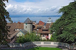 <span class="mw-page-title-main">Évian-les-Bains</span> Commune in Auvergne-Rhône-Alpes, France