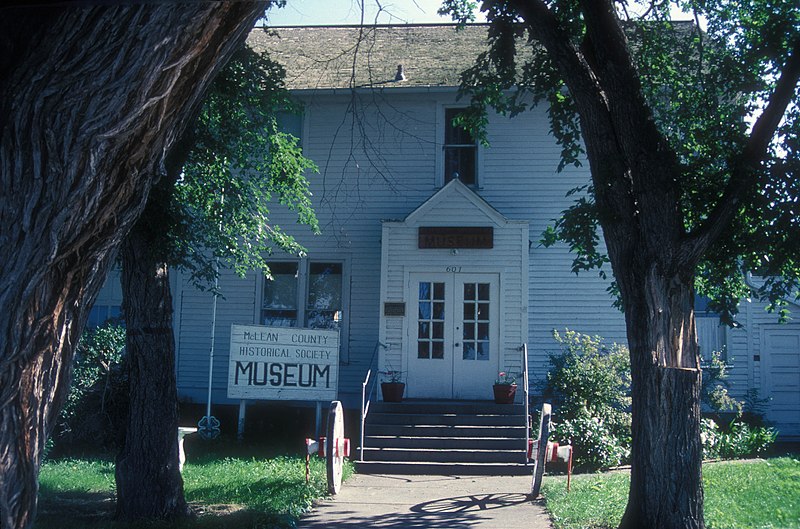 File:FORMER MCLEAN COUNTY COURTHOUSE.jpg