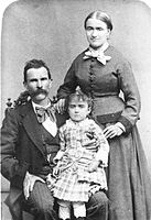 Фердинанд Шевал са супругом и кћерком Алис