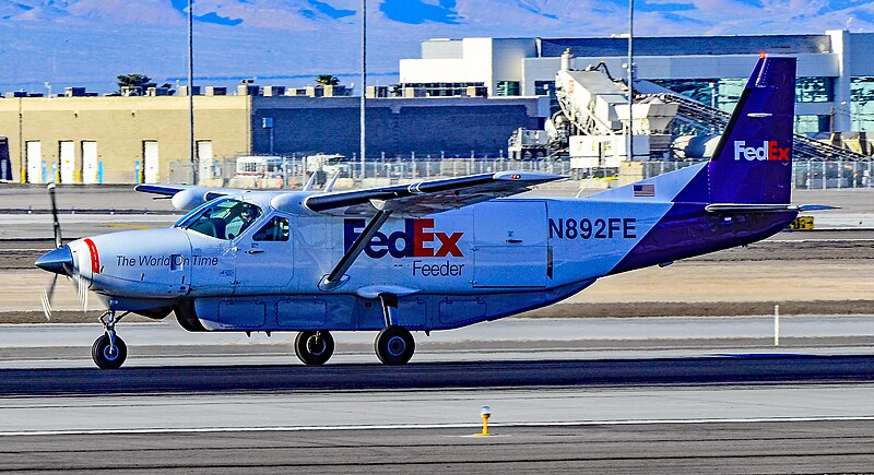 File:FedEx Feeder (West Air) Cessna 208B Super Cargomaster N892FE (cn 208B0222) (29084748078).jpg