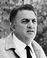 Federico Fellini (* Rimini, 20 di ginnaggiu 1920 - † Roma, 31 di santuaini 1993)