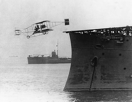 Tập_tin:First_airplane_takeoff_from_a_warship.jpg