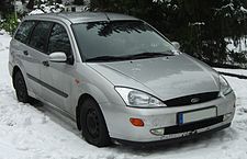 Ford Focus I Turnier (1999–2001) Ghia edessä MJ.JPG