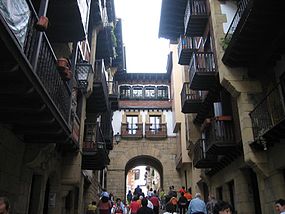 Fuenterrabía (Guipúzcoa)-Calle Santiago de Compostela.jpg