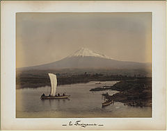 Pemandangan Gunung Fuji. Cetakan perak albumen yang diwarnai tangan, 1880.