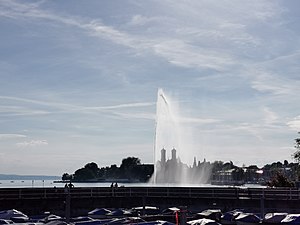 Friedrichshafen — Zeppelin-Fontäne im Gegenlicht  Germany