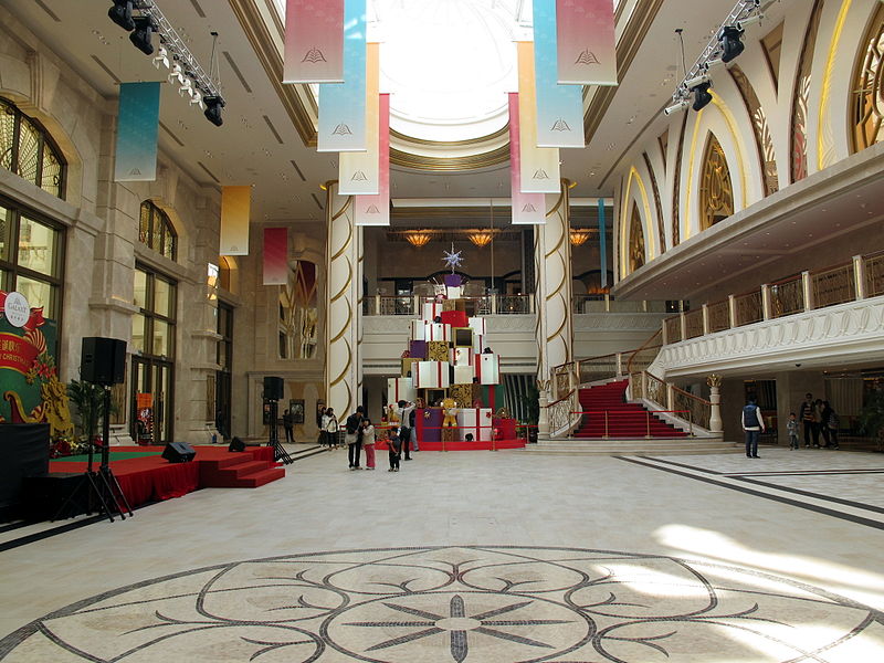 File:Galaxy Macau East Square 2011.jpg