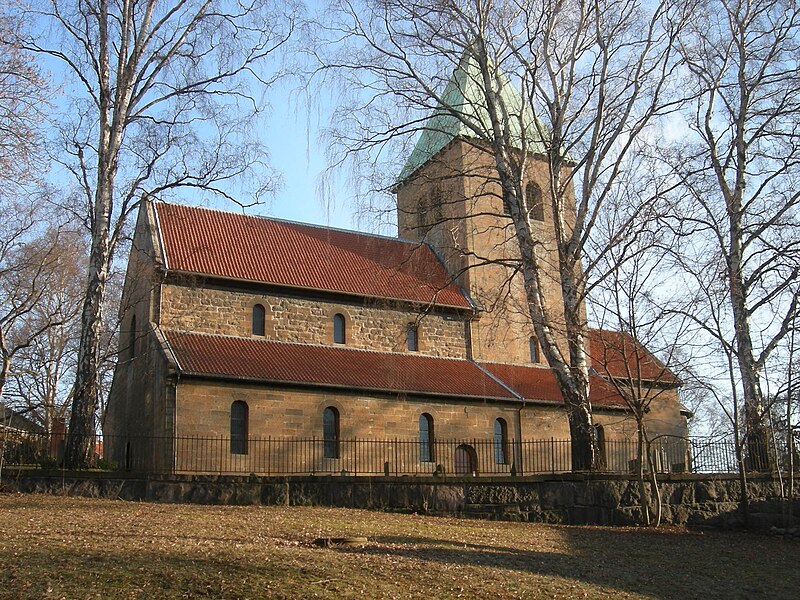 File:Gamle Aker kirke.JPG