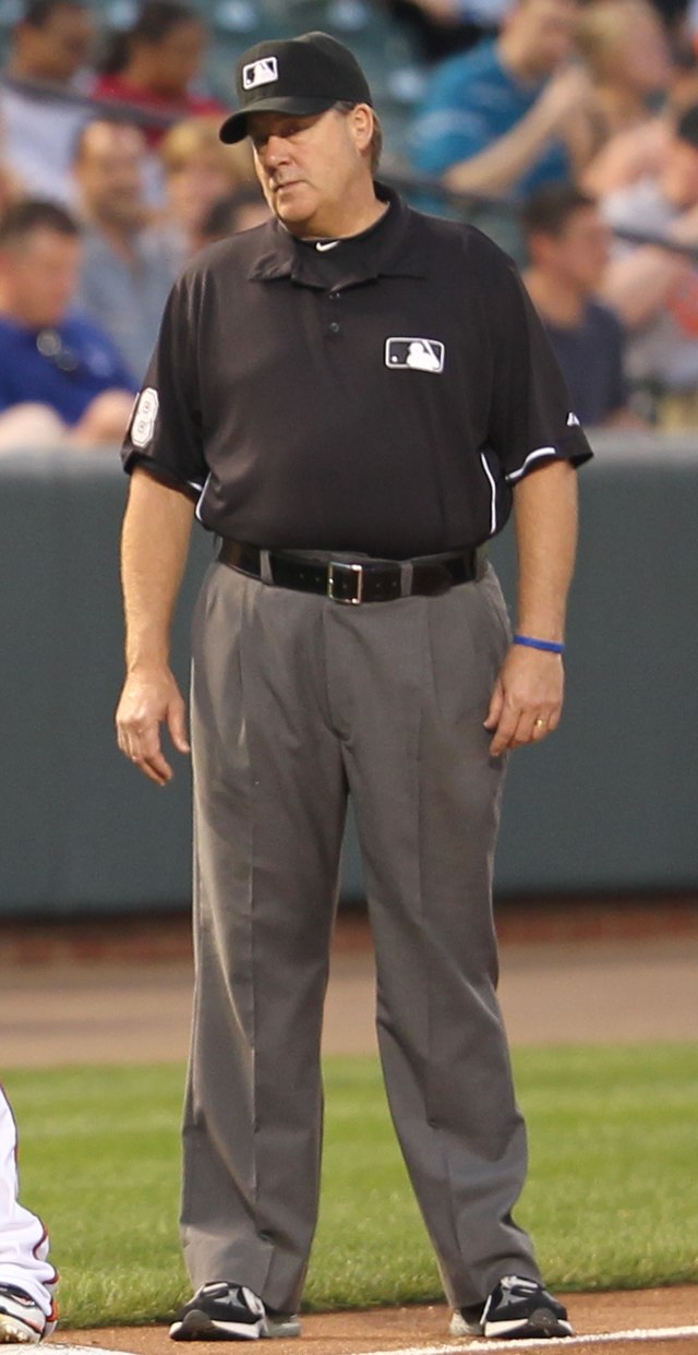 Umpire (baseball) - Wikipedia