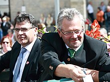 Der Bundestagsabgeordnete Alois Gerig mit dem damaligen Weikersheimer Bürgermeister Klaus Kornberger als Ehrengäste beim Historischen Umzug anlässlich der 594. Weikersheimer Kärwe 2013.