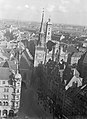 Gezicht op het Altes Rathaus met daarachter de toren van de Heilig Geist Kirche , Bestanddeelnr 191-0001.jpg