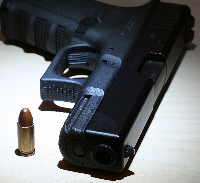 File:Glock 17 b.jpg