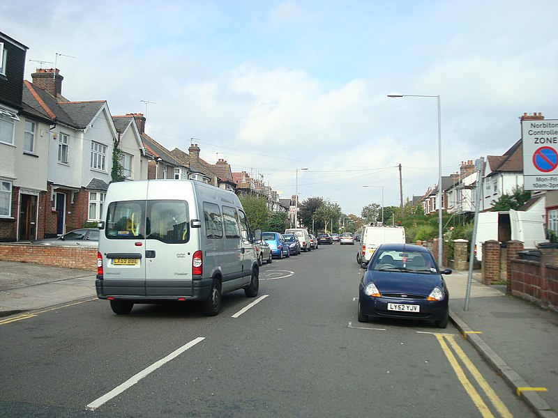 File:Gloucester Road, Norbiton - geograph.org.uk - 2062120.jpg