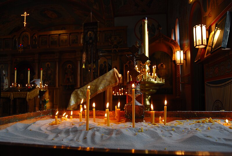 File:Golden candles. Protection Cathedral in Des Plaines.jpg