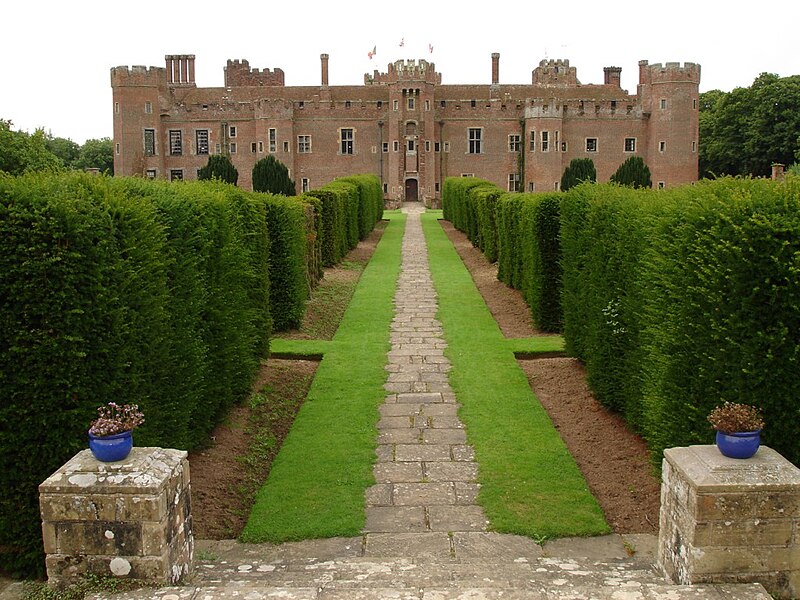 File:Herstmonceux Castle Nord.jpg