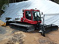 Deutsch: Pistenbully neben der Hochfirstschanze in Titisee-Neustadt