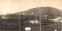The Homestead, a resort hotel in Bath County, Virginia, photographed in 1903 Homestead-hotel-virginia1.jpg