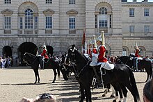 Mounted guards outside Horse Guards off Whitehall in central لندن