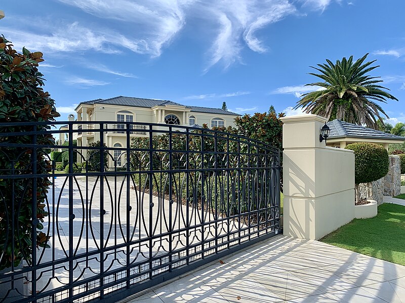 File:House in Raby Bay, Queensland, 2020, 12.jpg