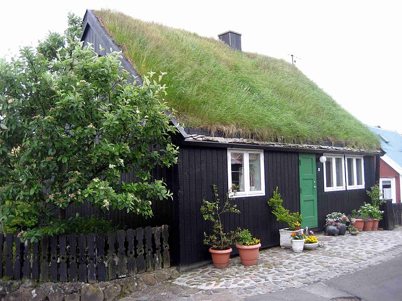 File:House in Tinganes, Torshavn (4902591104).jpg