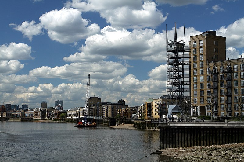 File:House with tower in Dundee Wharf street during Themes Path, London, spring 2013 (1).jpg