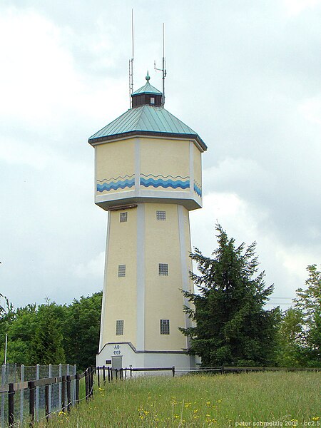 File:Hueffenhardt-wasserturm.jpg