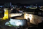 Hwaseong-fort bij nacht, Suwon.5.jpg